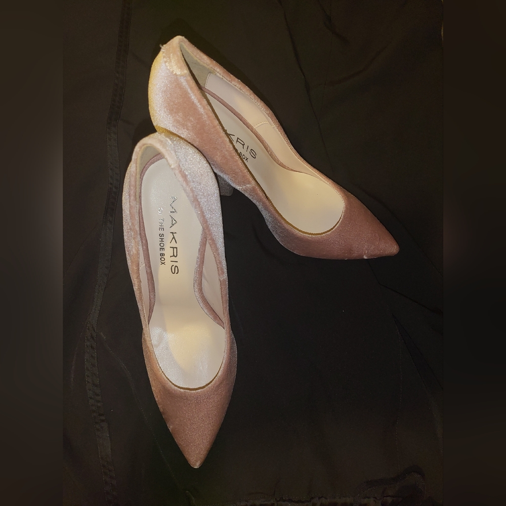 Makris Velvety Pointed Toe Shoes